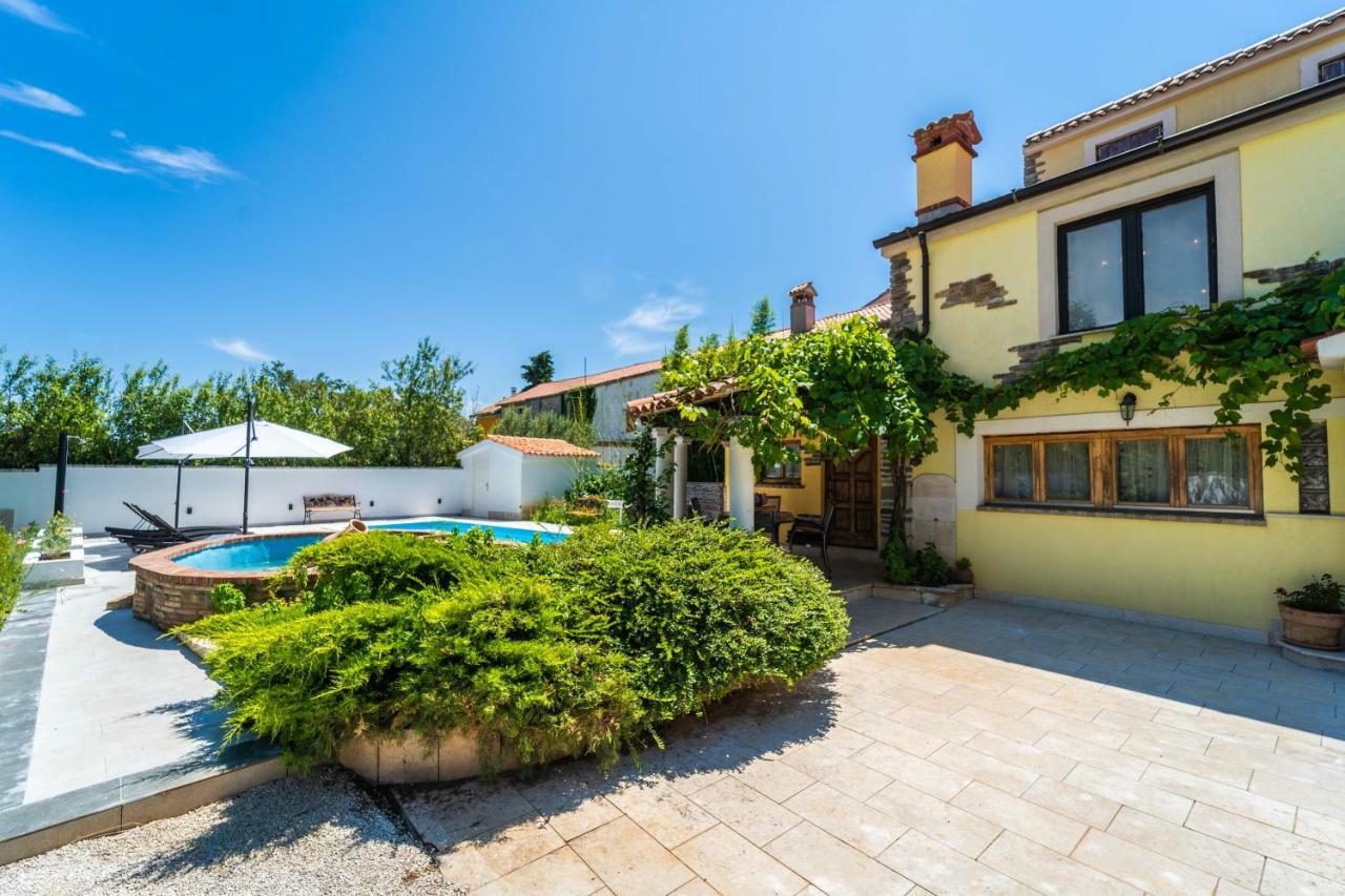 Holiday Home Carla And Dajana Veliki Vareški 외부 사진