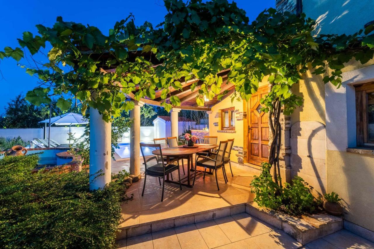 Holiday Home Carla And Dajana Veliki Vareški 외부 사진
