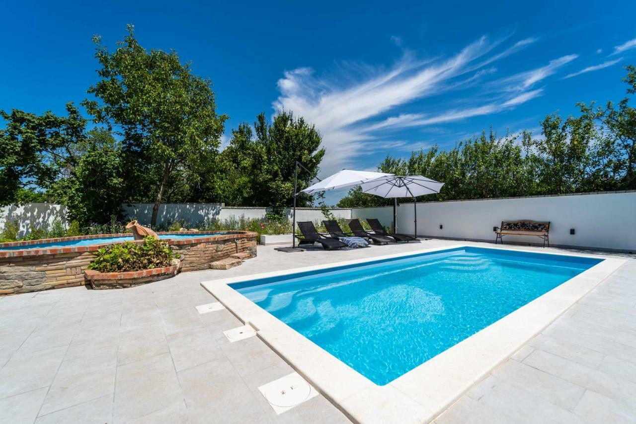 Holiday Home Carla And Dajana Veliki Vareški 외부 사진
