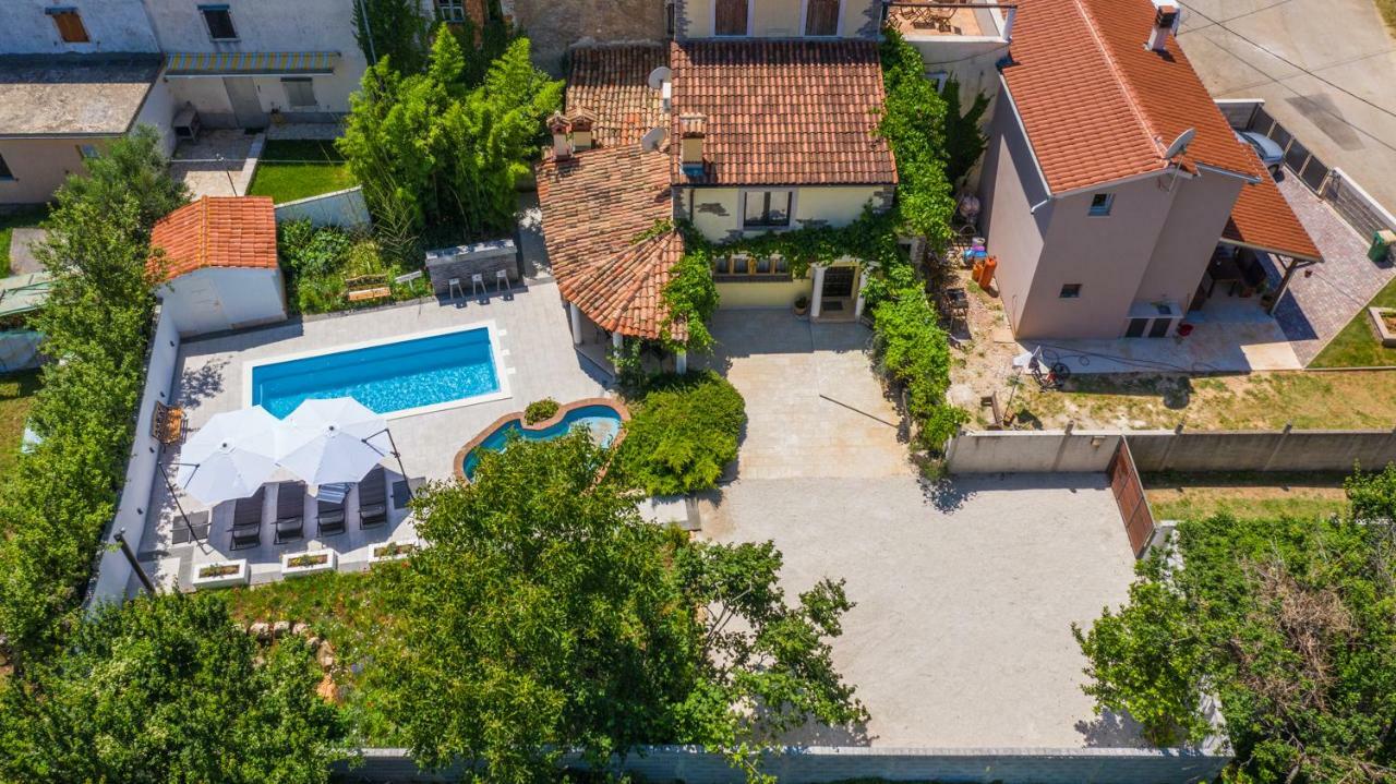 Holiday Home Carla And Dajana Veliki Vareški 외부 사진