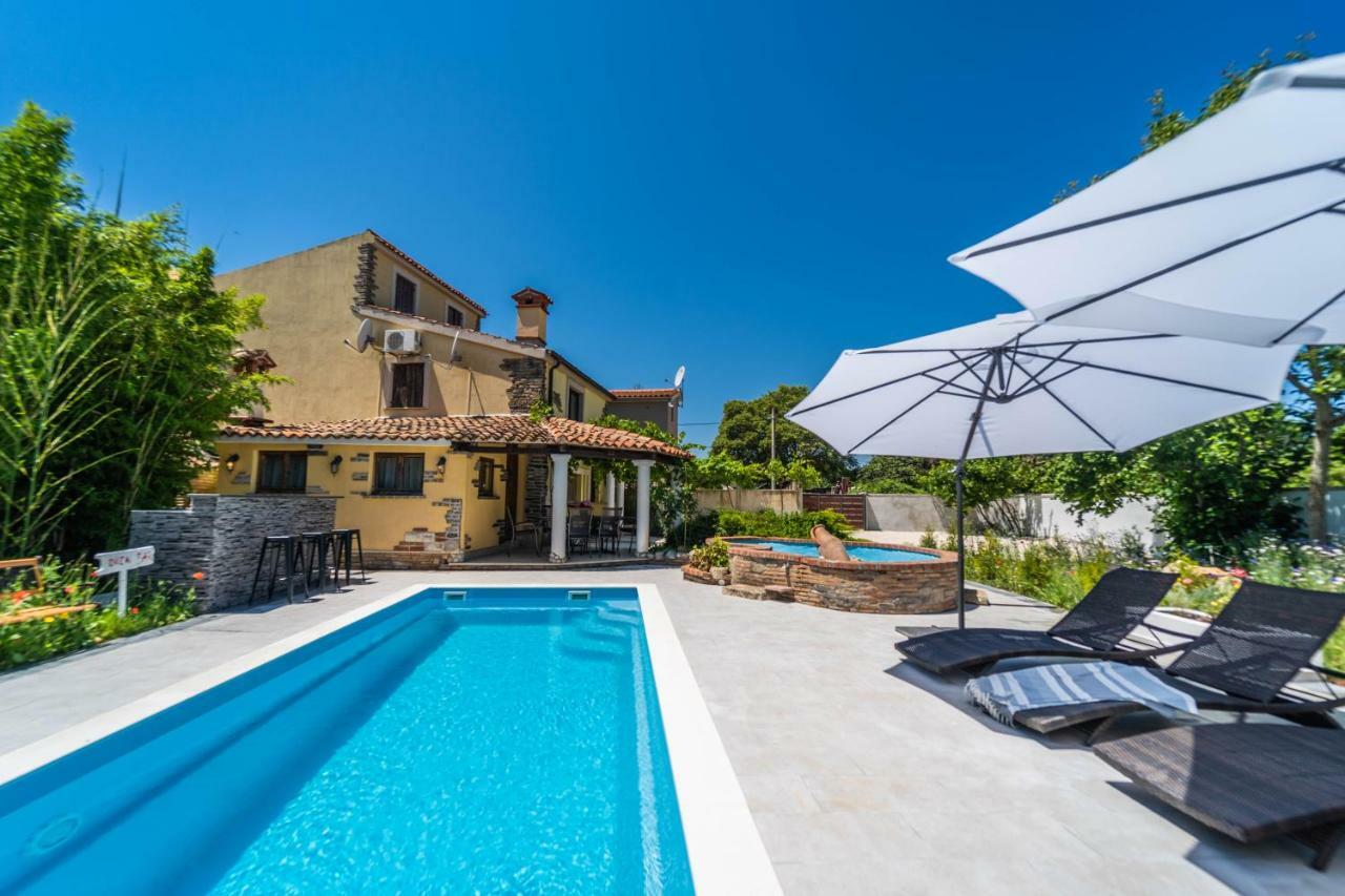 Holiday Home Carla And Dajana Veliki Vareški 외부 사진